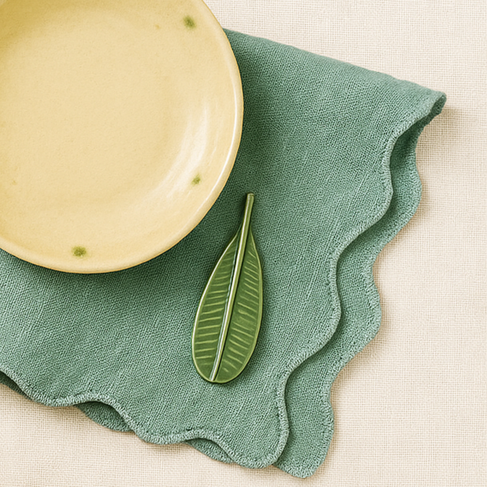 Apah Hand Scalloped 100% Linen Table Napkin | Bloc à Main